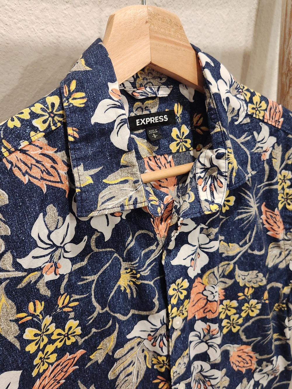 Express Men’s || Short-Sleeve Button-Up Shirt
